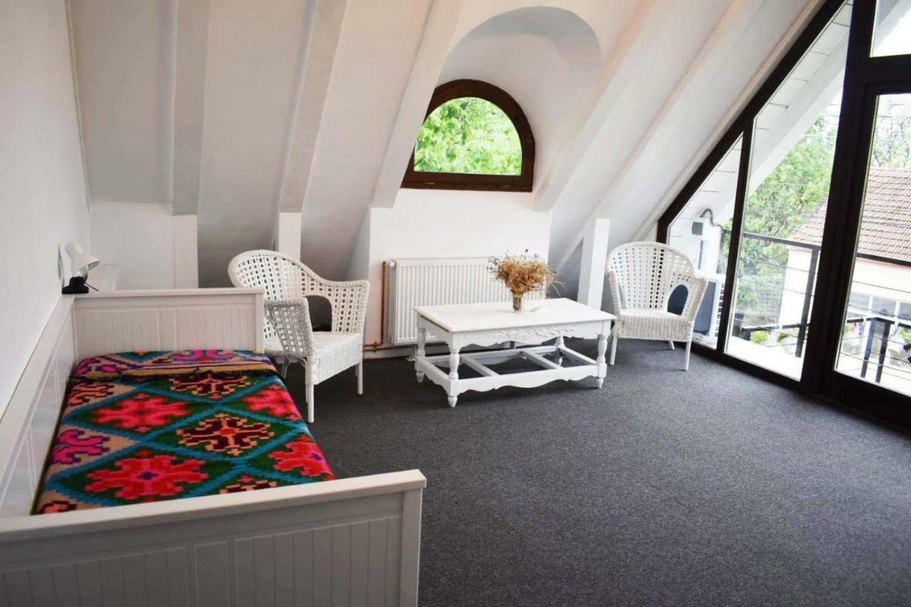 Отель Casa Thea Cheile Nerei Socolari Экстерьер фото